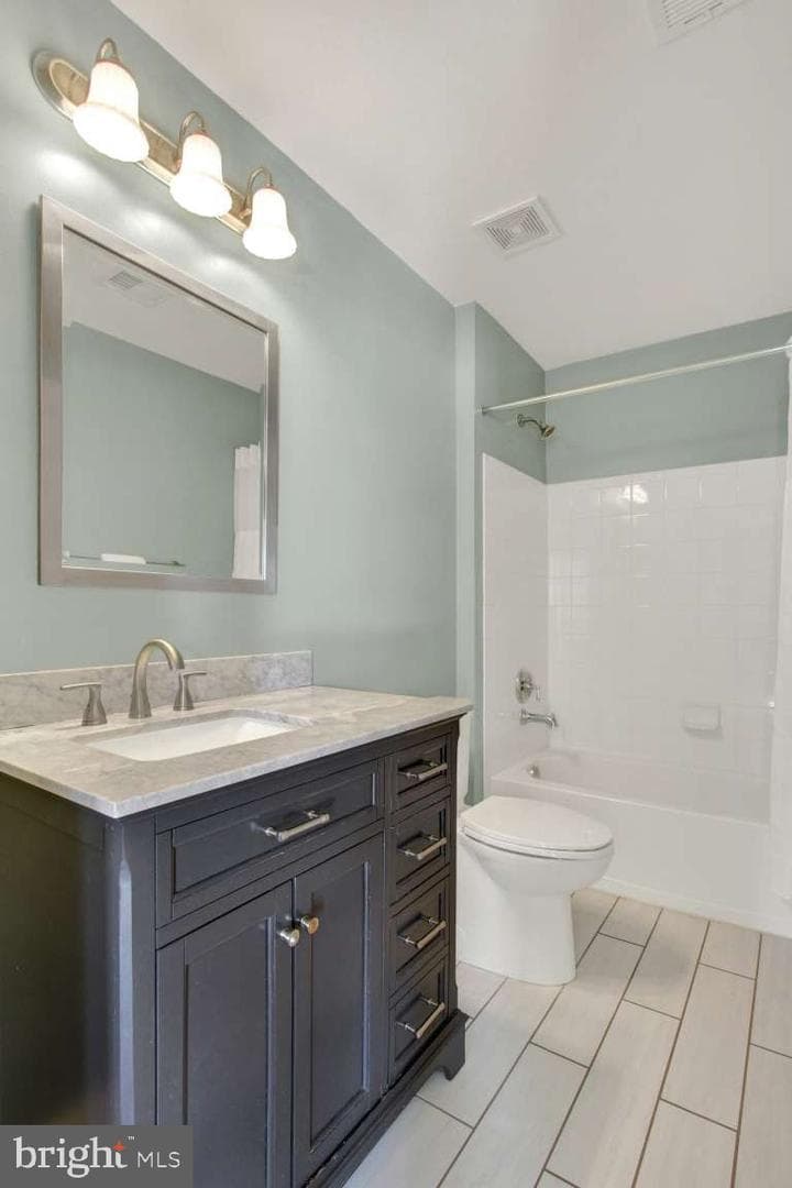 2040 Waterfall Drive photo 15