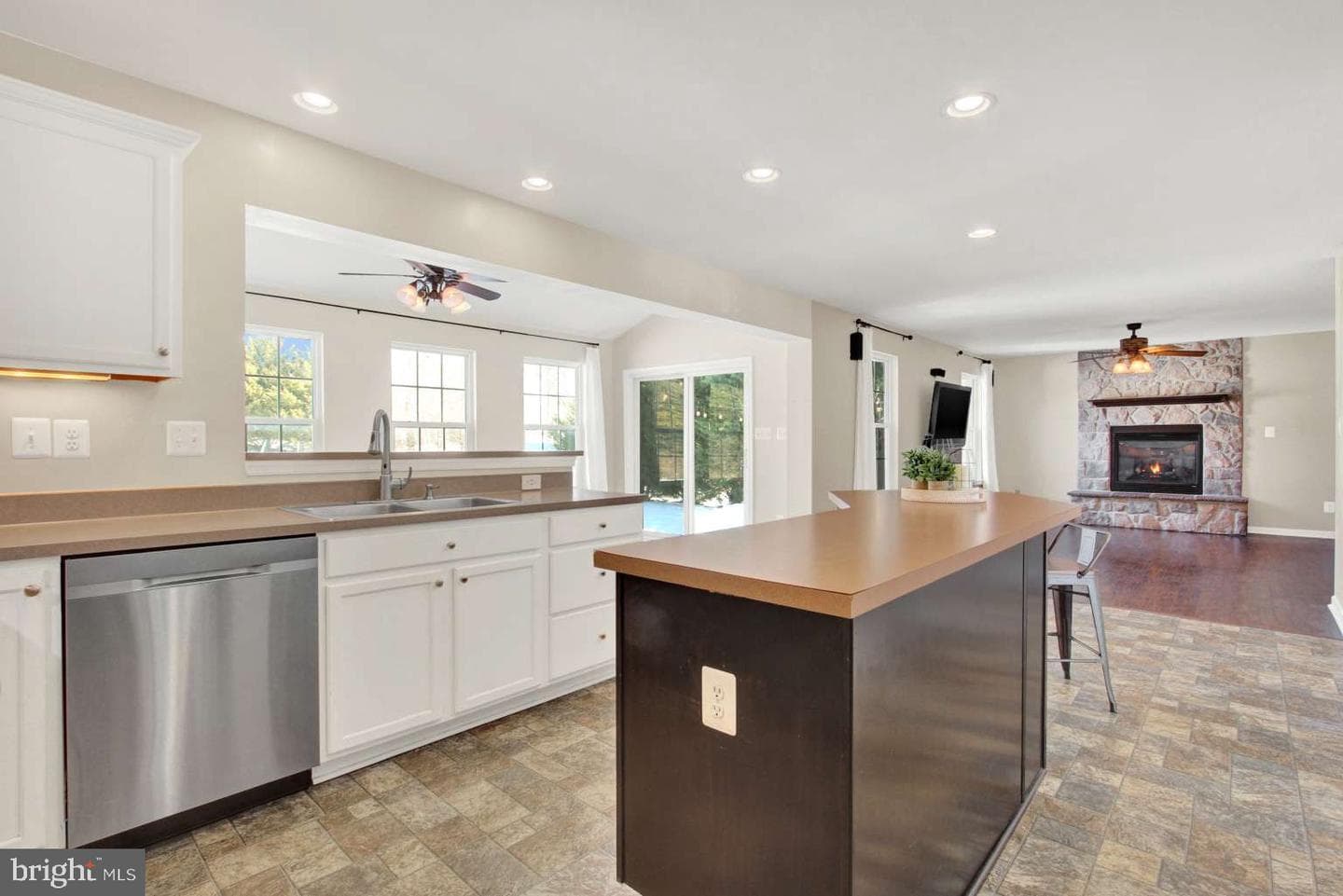 2040 Waterfall Drive photo 2