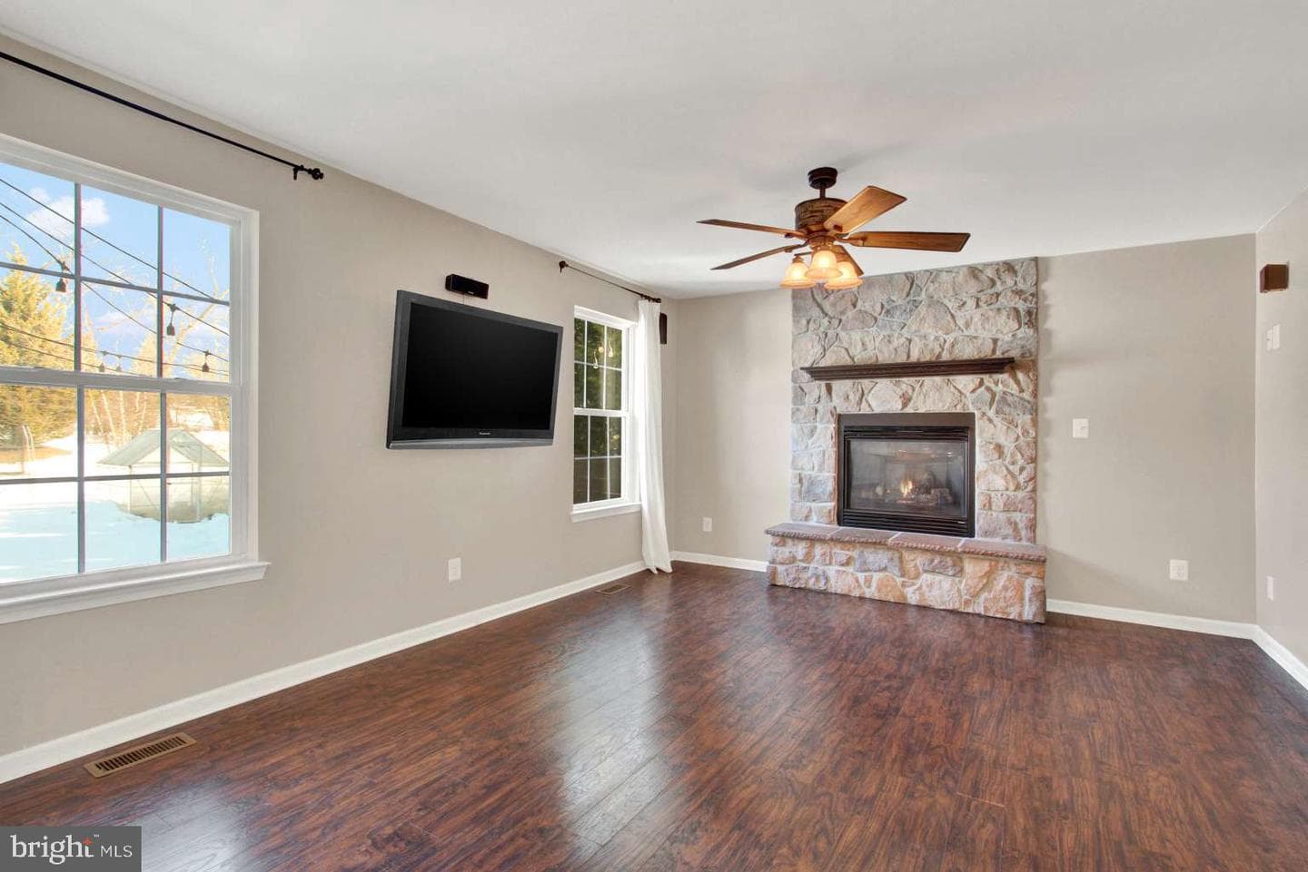 2040 Waterfall Drive photo 4