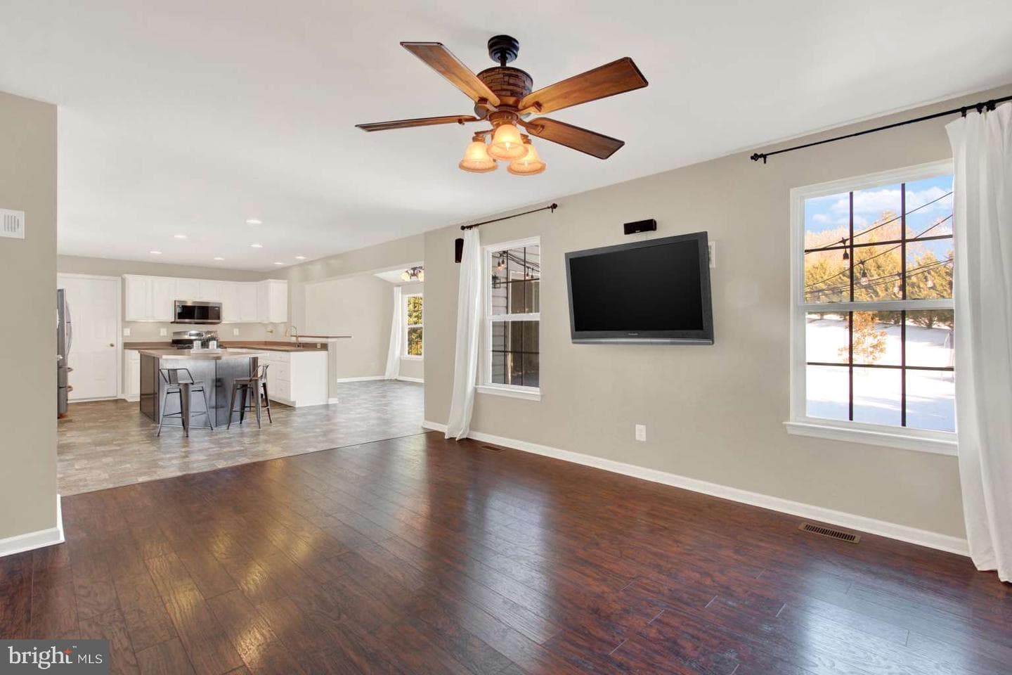 2040 Waterfall Drive photo 5