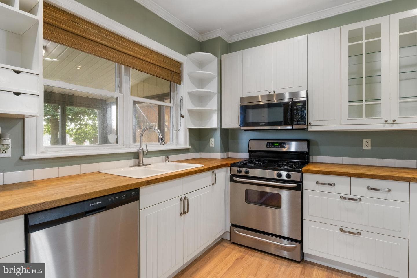1211 N George Street photo 10
