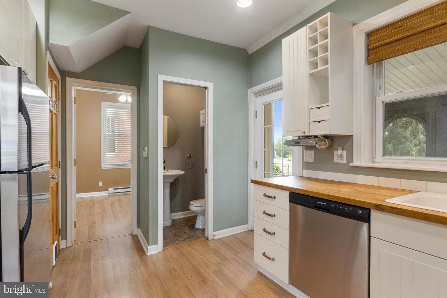 1211 N George Street photo 11