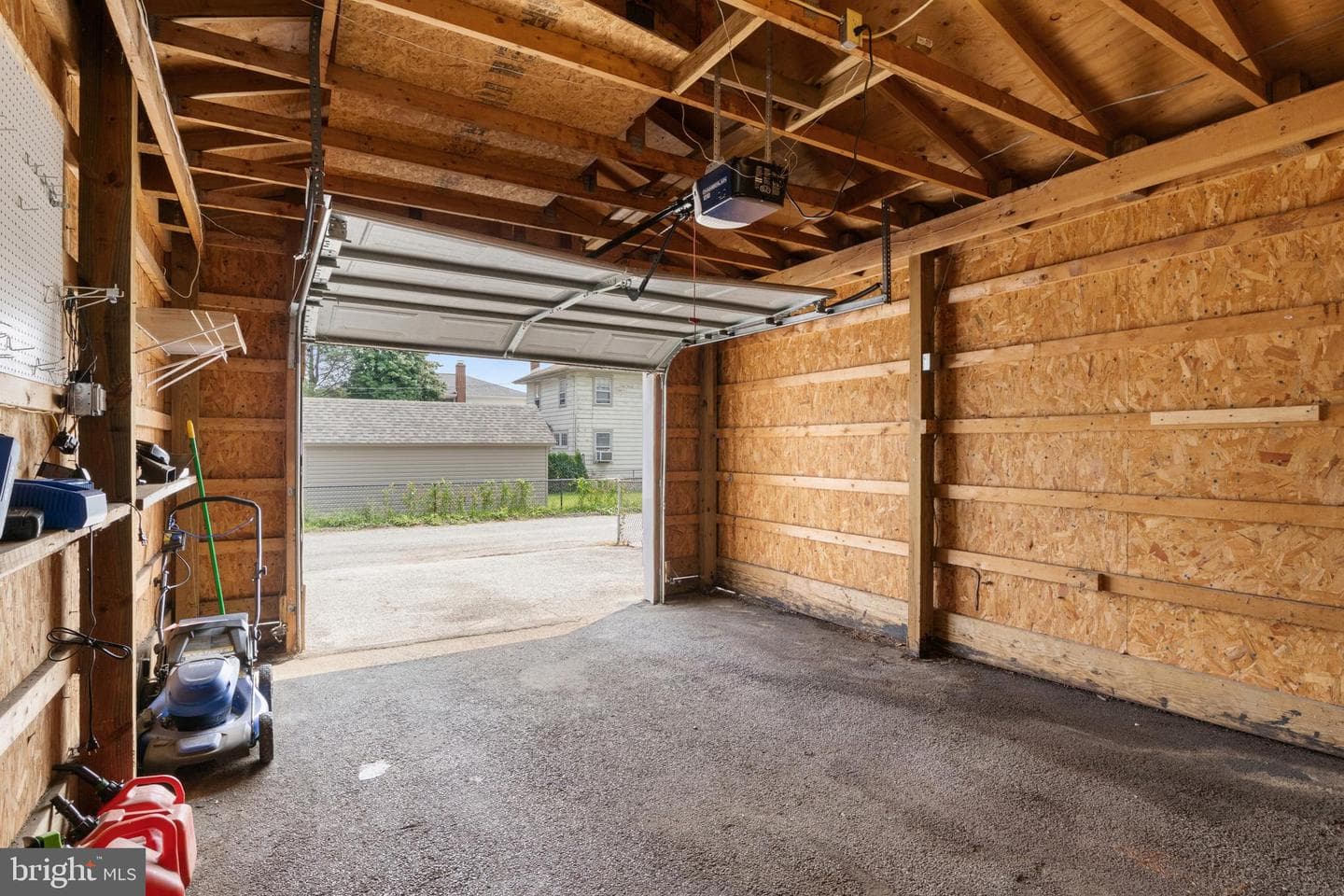 1211 N George Street photo 33