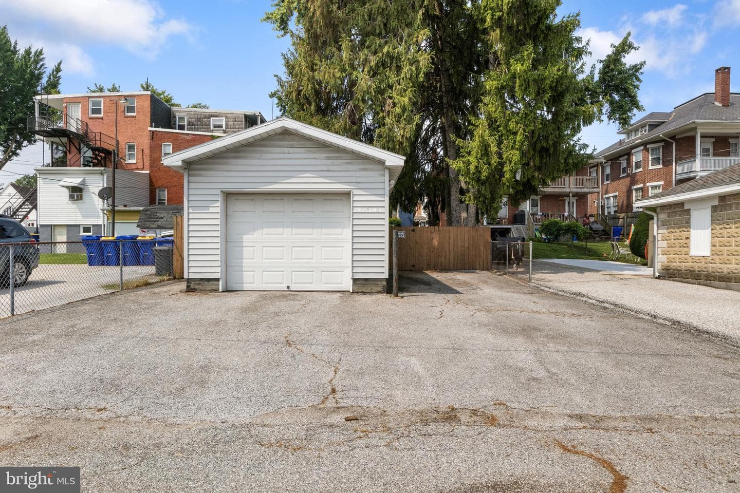 1211 N George Street photo 35