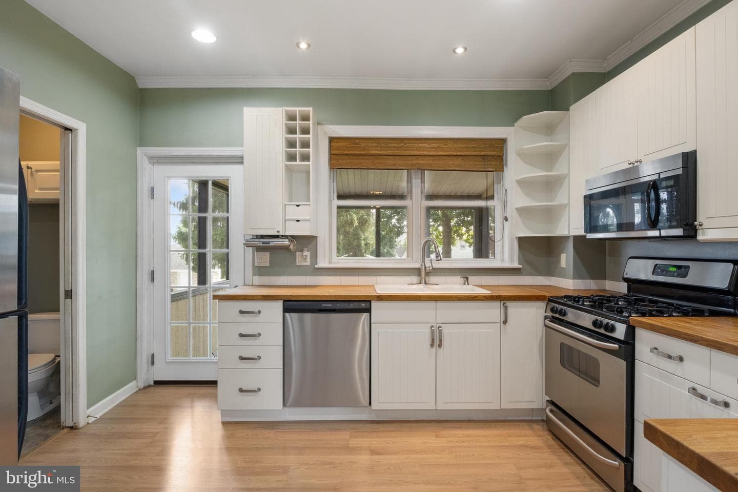 1211 N George Street photo 8