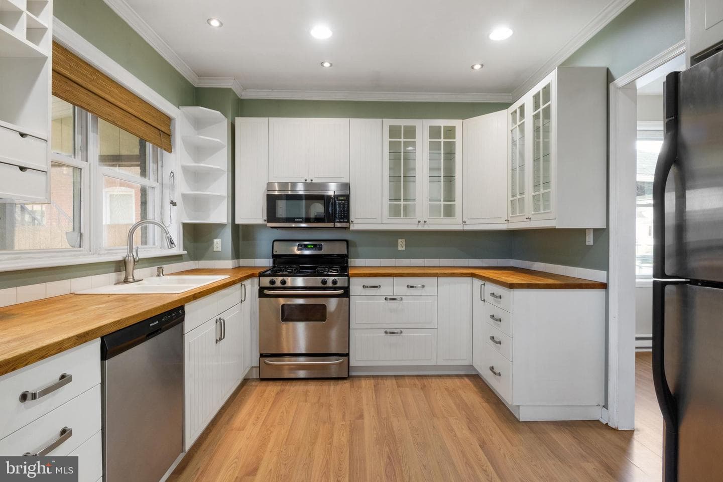 1211 N George Street photo 9