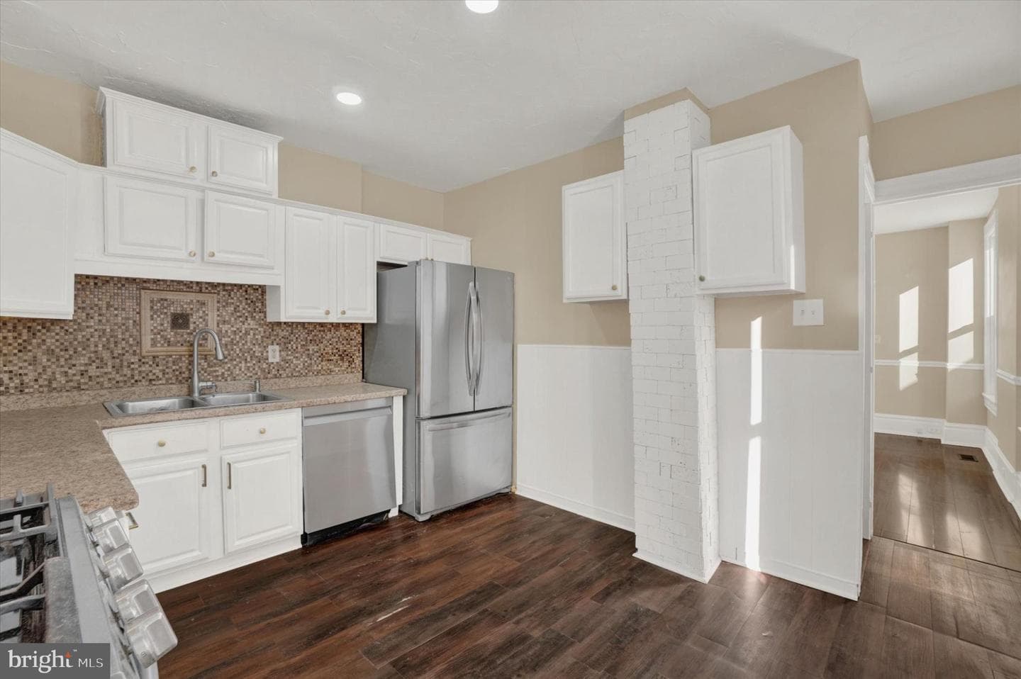 1420 W Market Street photo 9