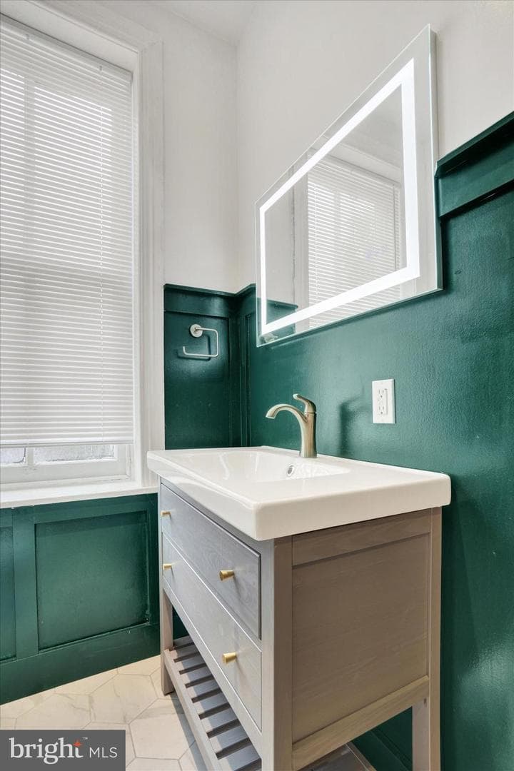 238 W Philadelphia Street photo 16
