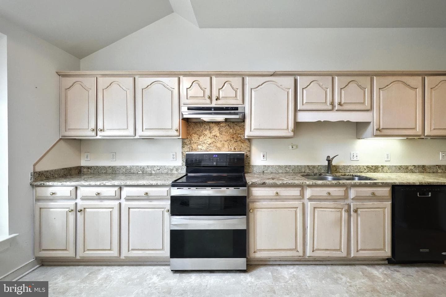 2064 Rosewood Lane photo 13