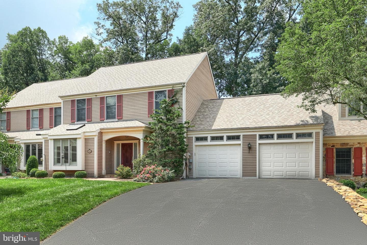 2064 Rosewood Lane photo 2