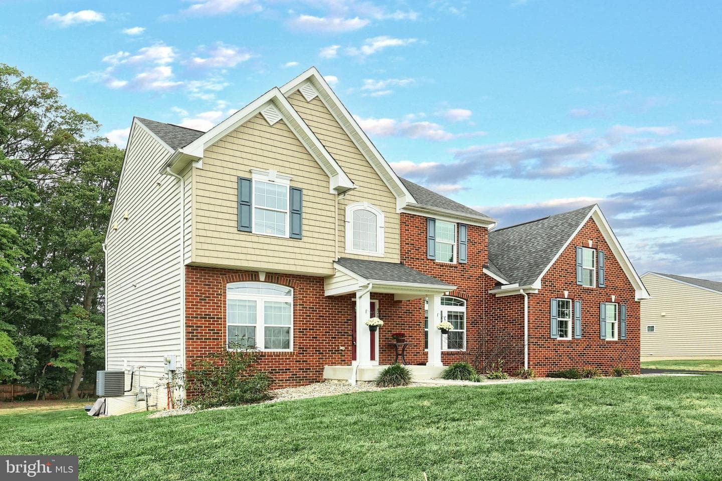4261 Grandview Road photo 2