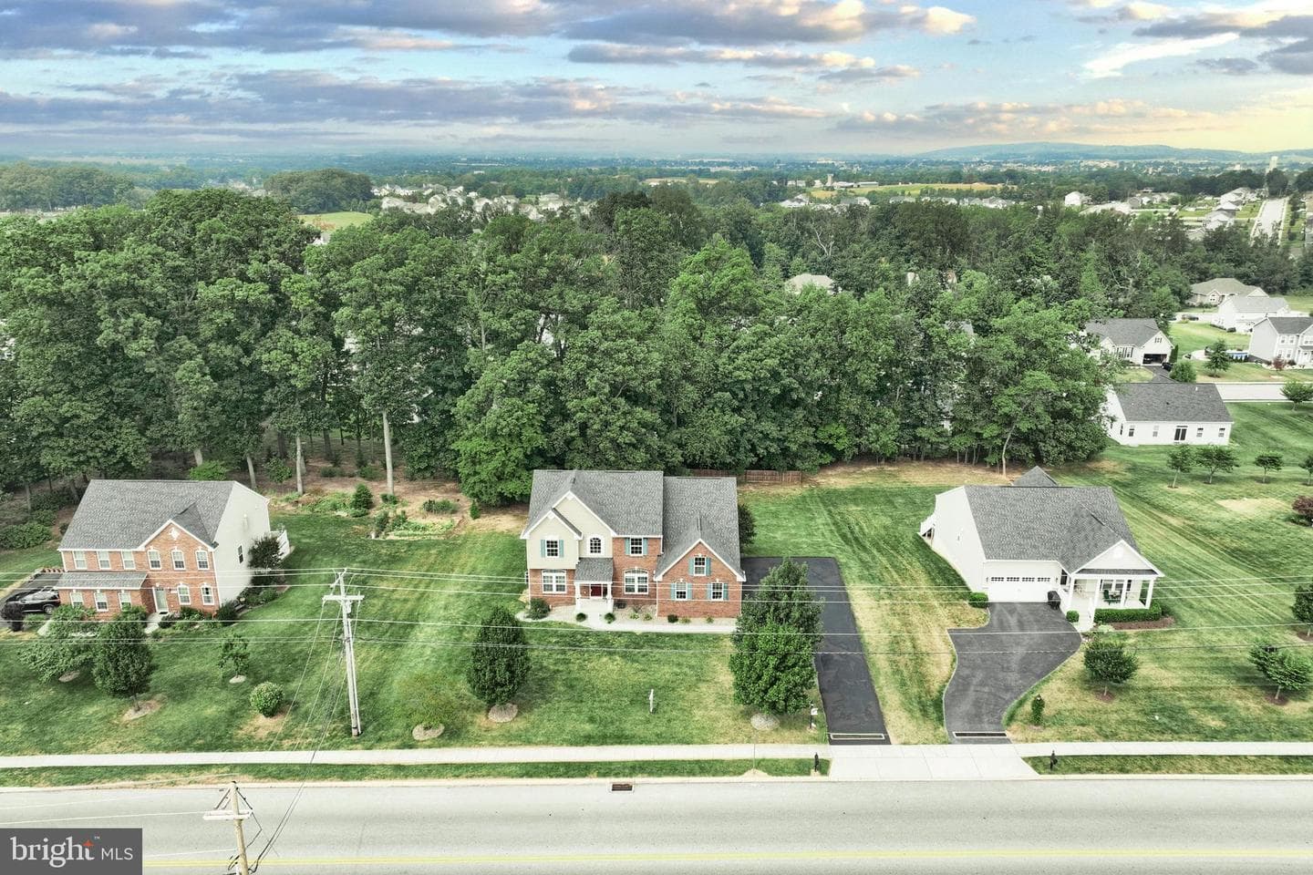 4261 Grandview Road photo 4