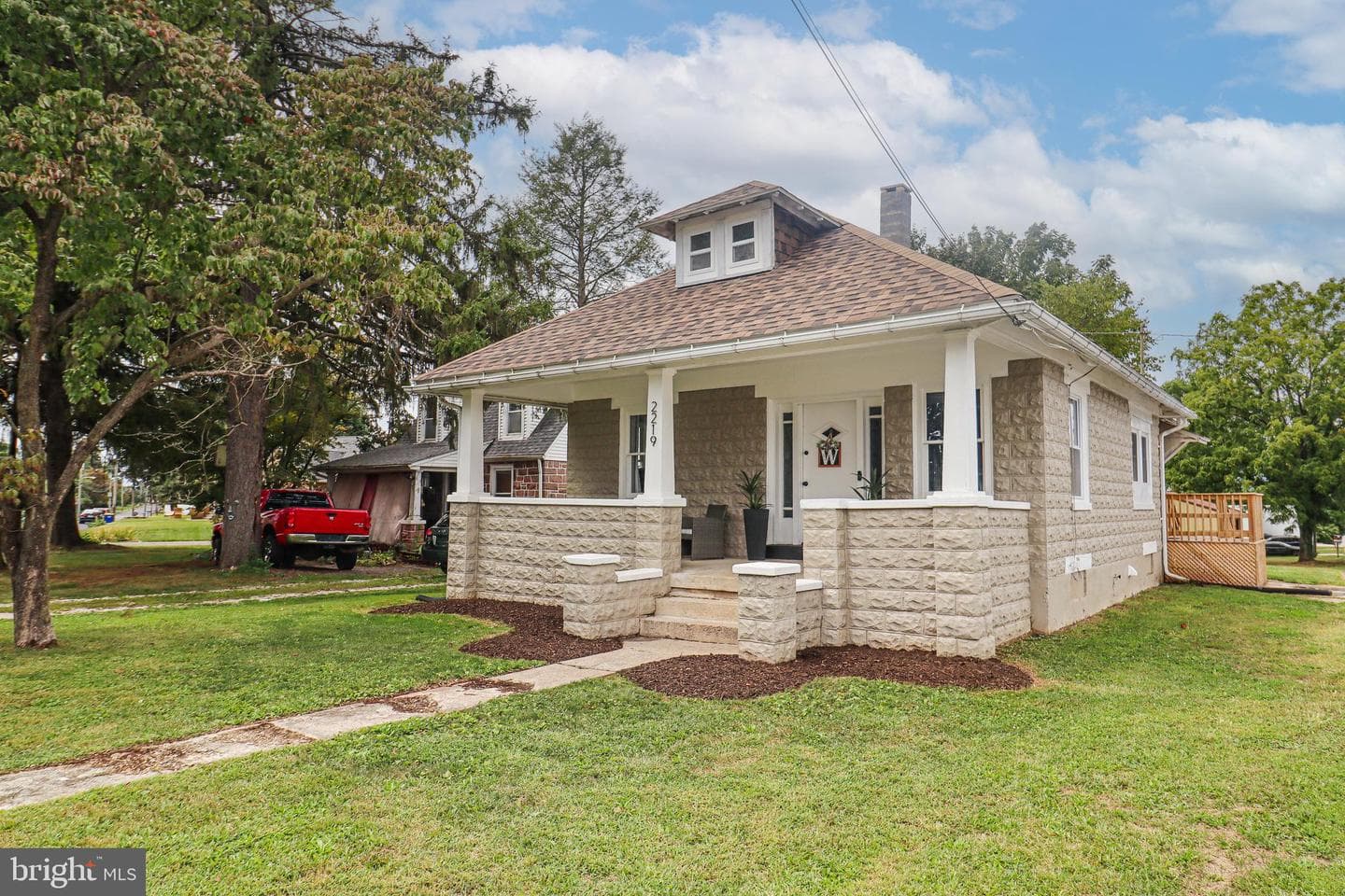 2219 Sunset Lane photo 1