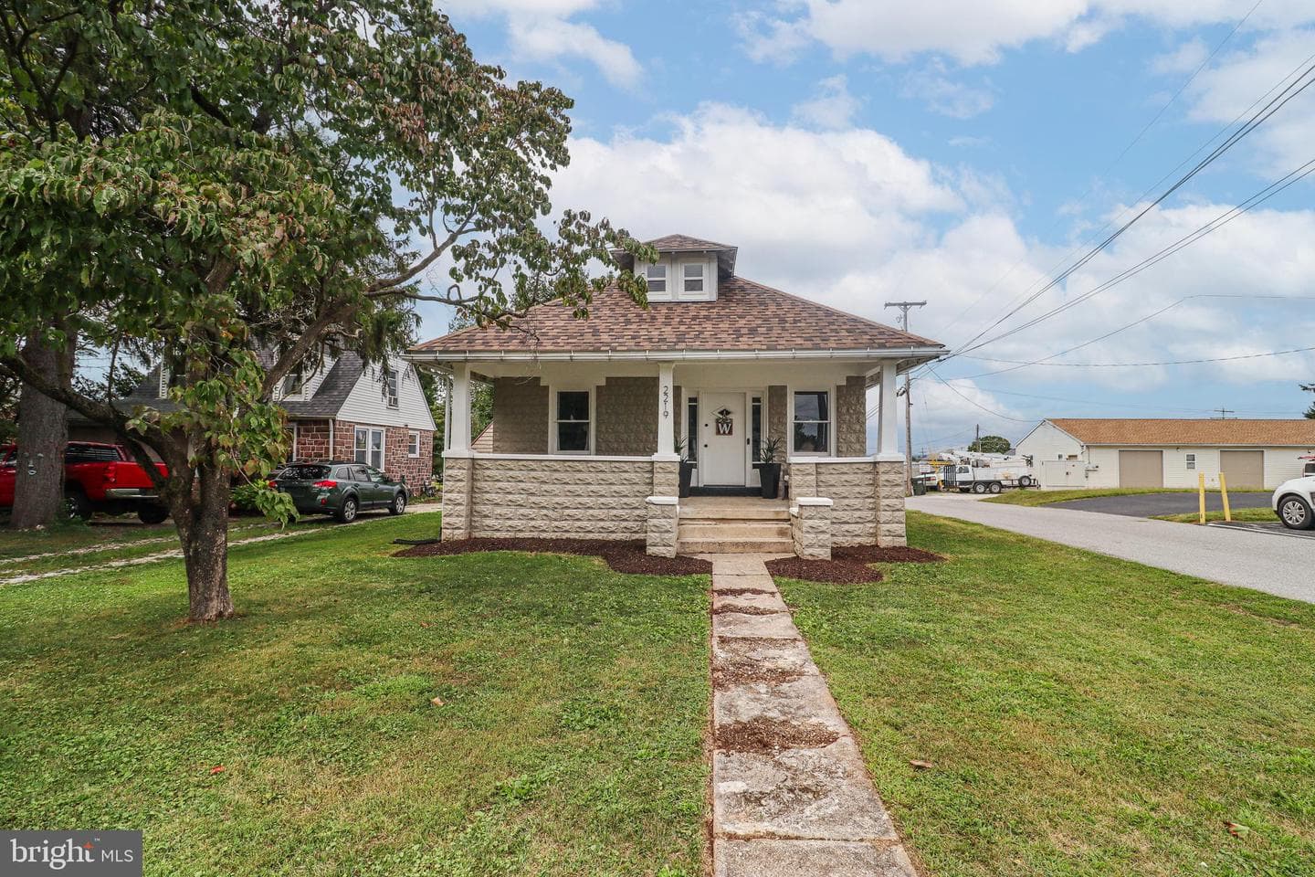 2219 Sunset Lane photo 2