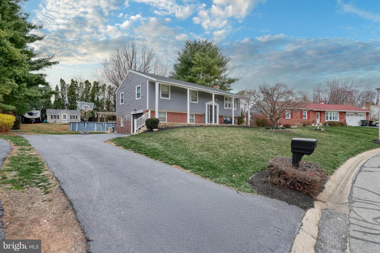14 Covington Drive photo 6