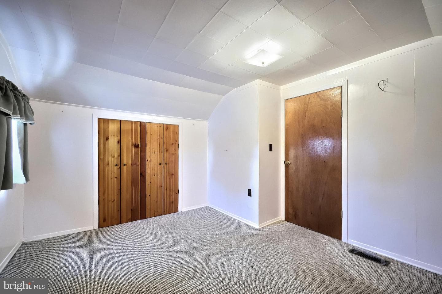 868 Greenbriar Road photo 26