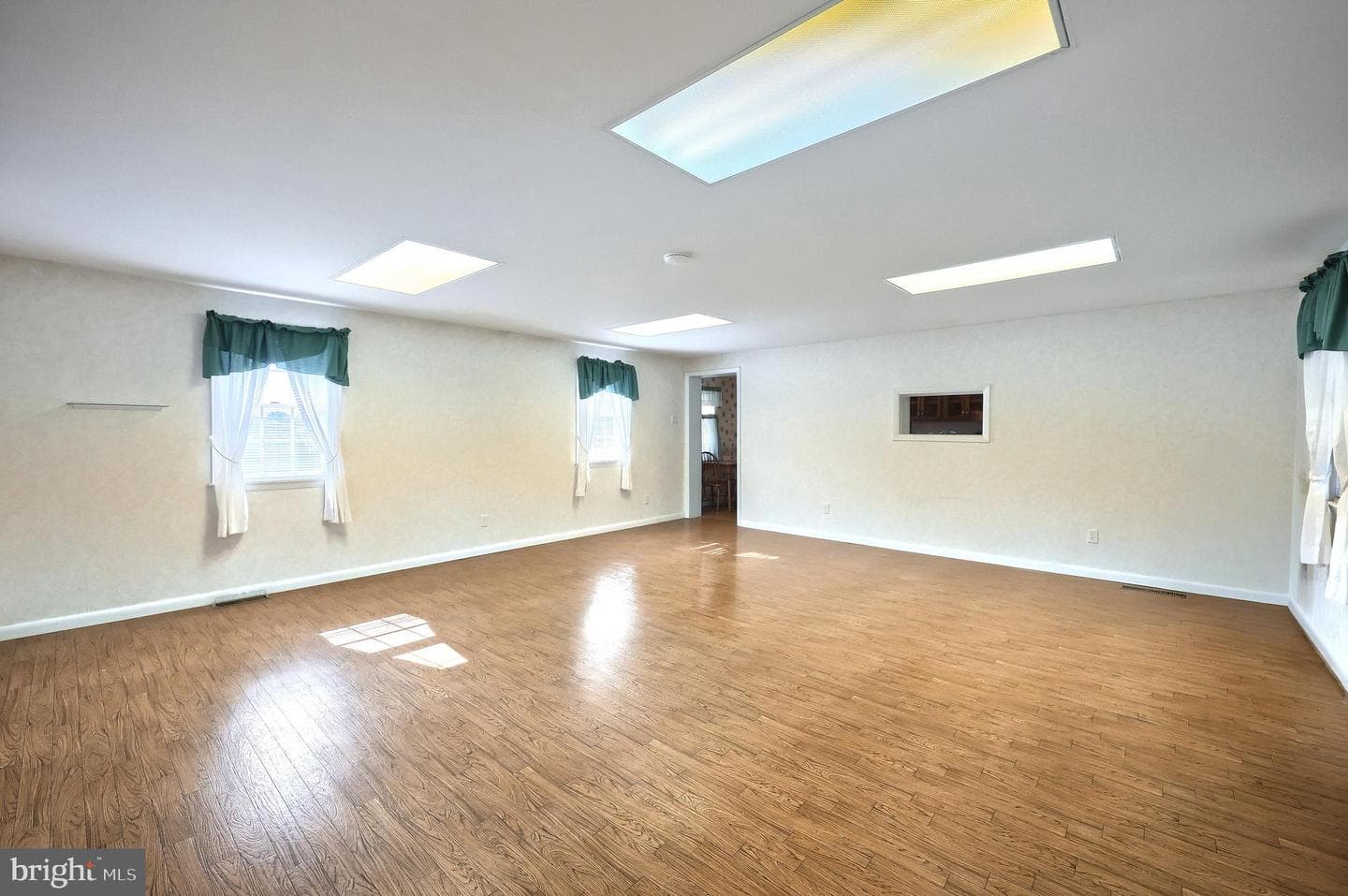 868 Greenbriar Road photo 27