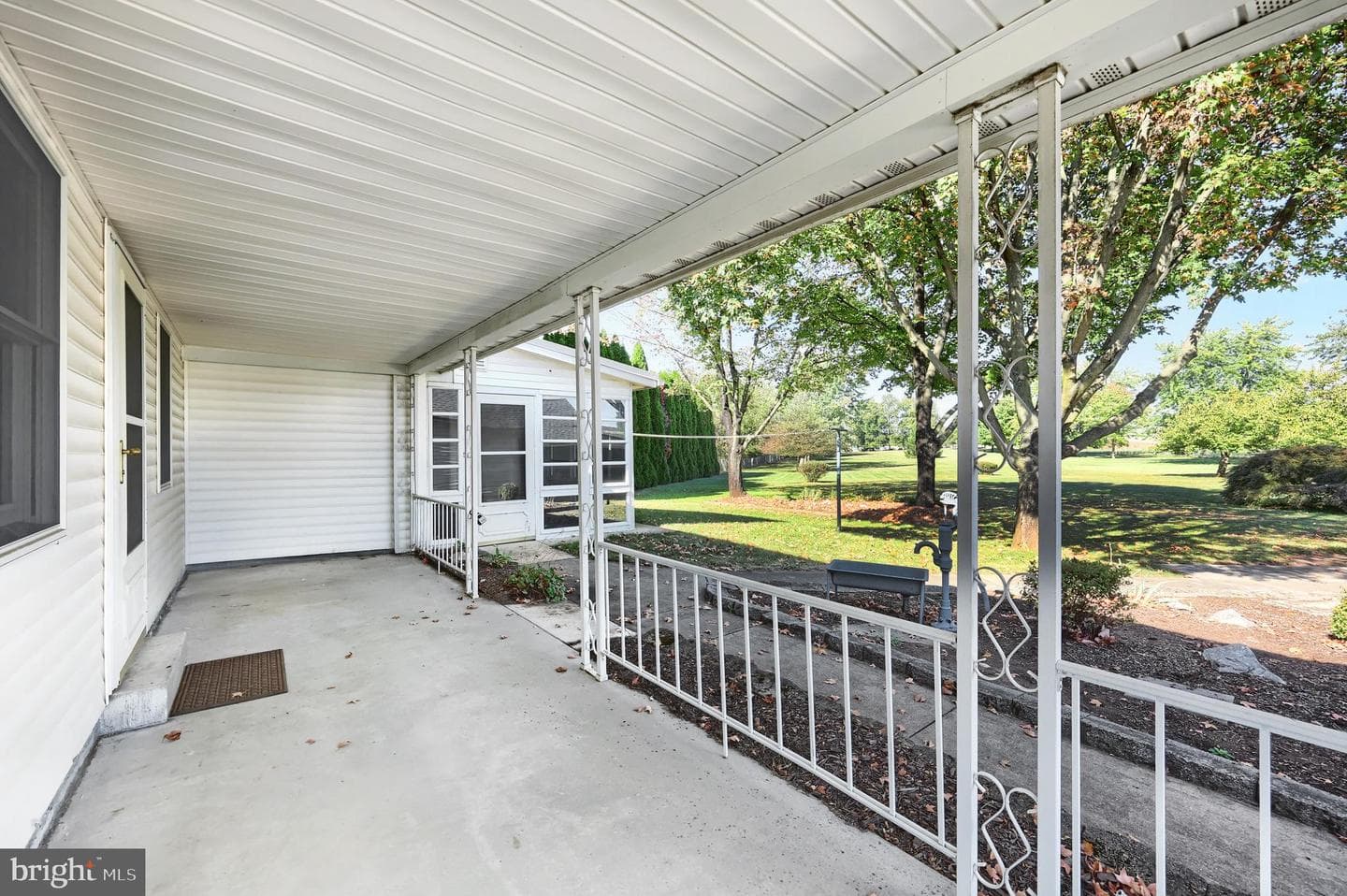 868 Greenbriar Road photo 3