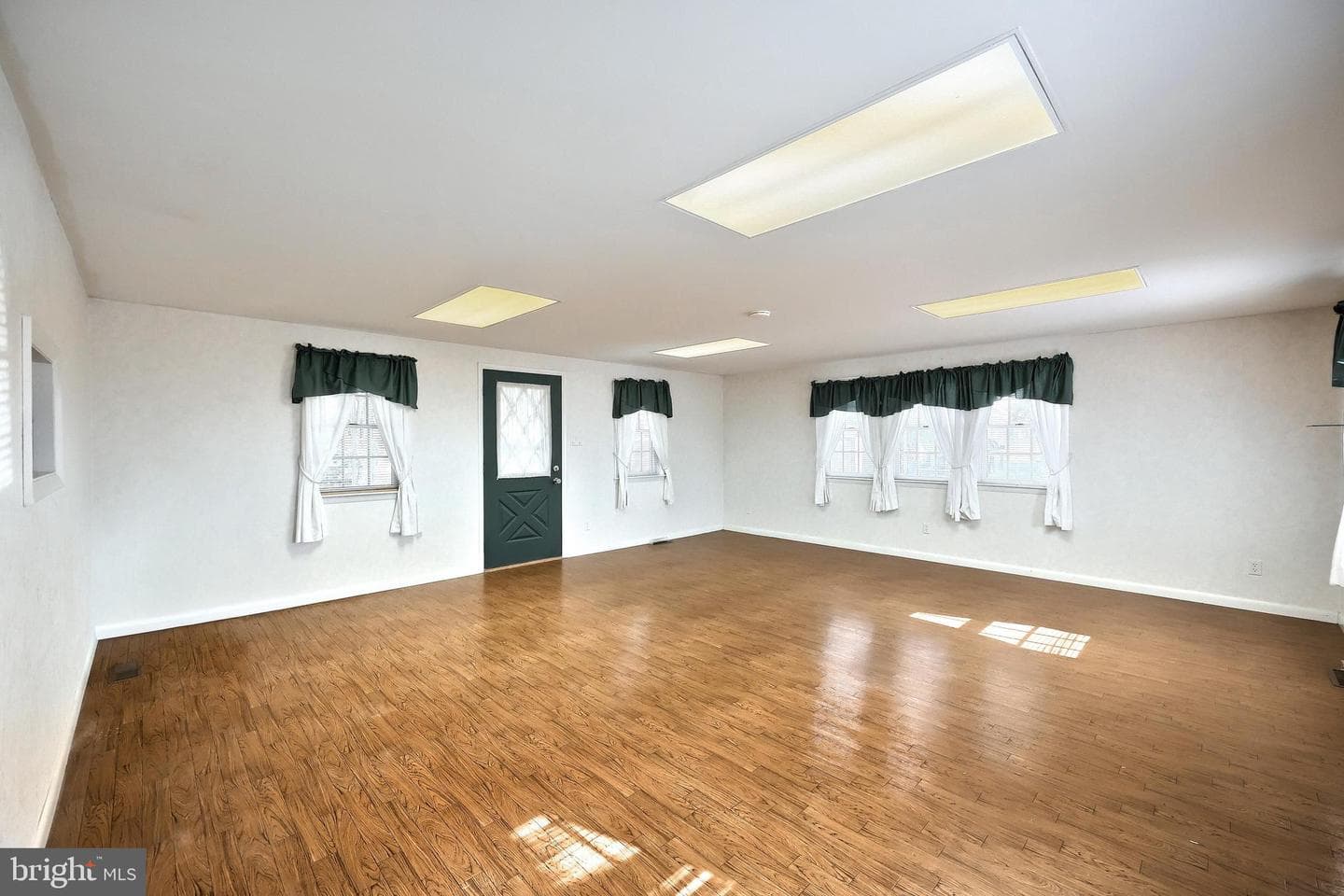 868 Greenbriar Road photo 30