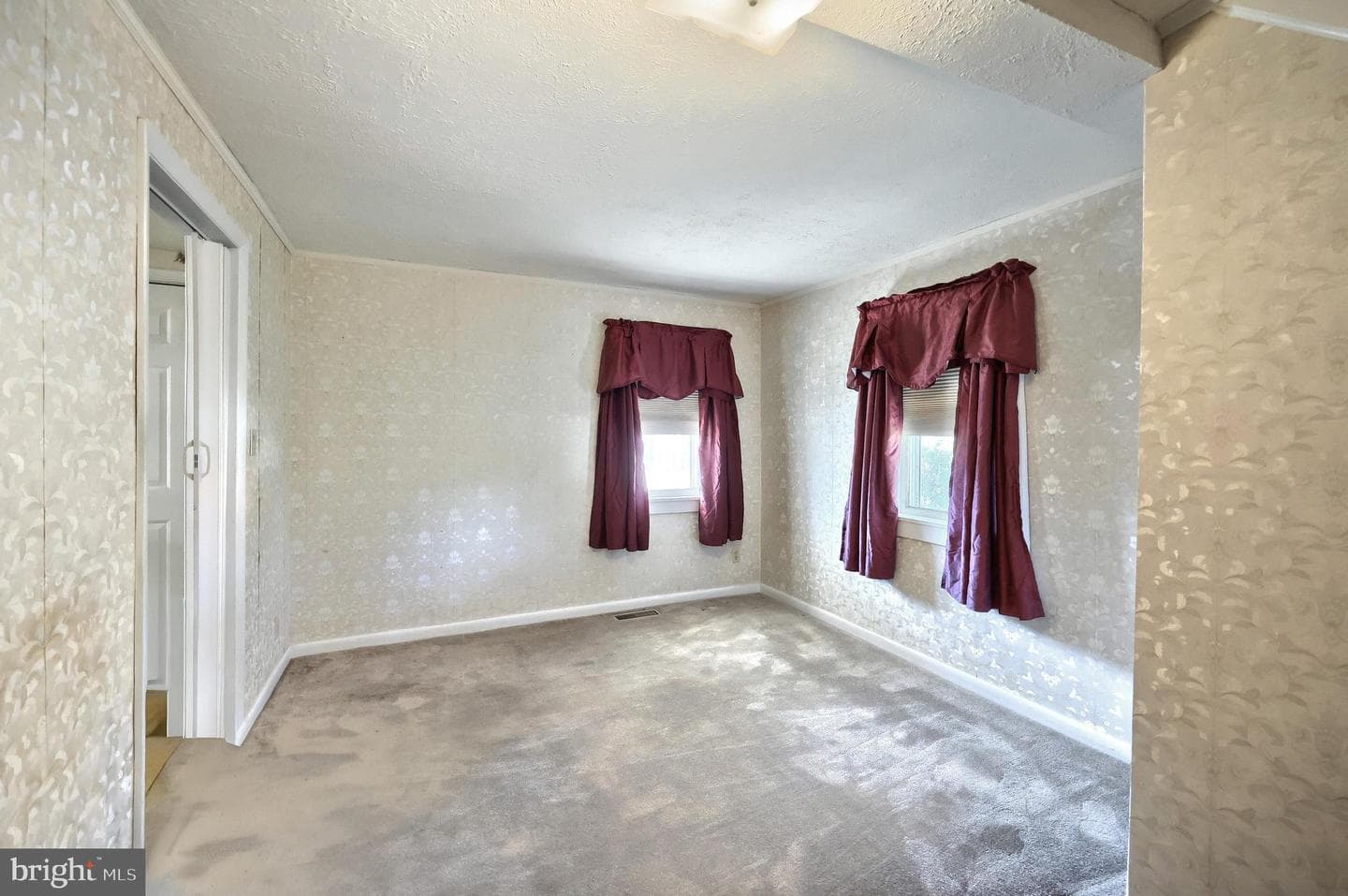 868 Greenbriar Road photo 32
