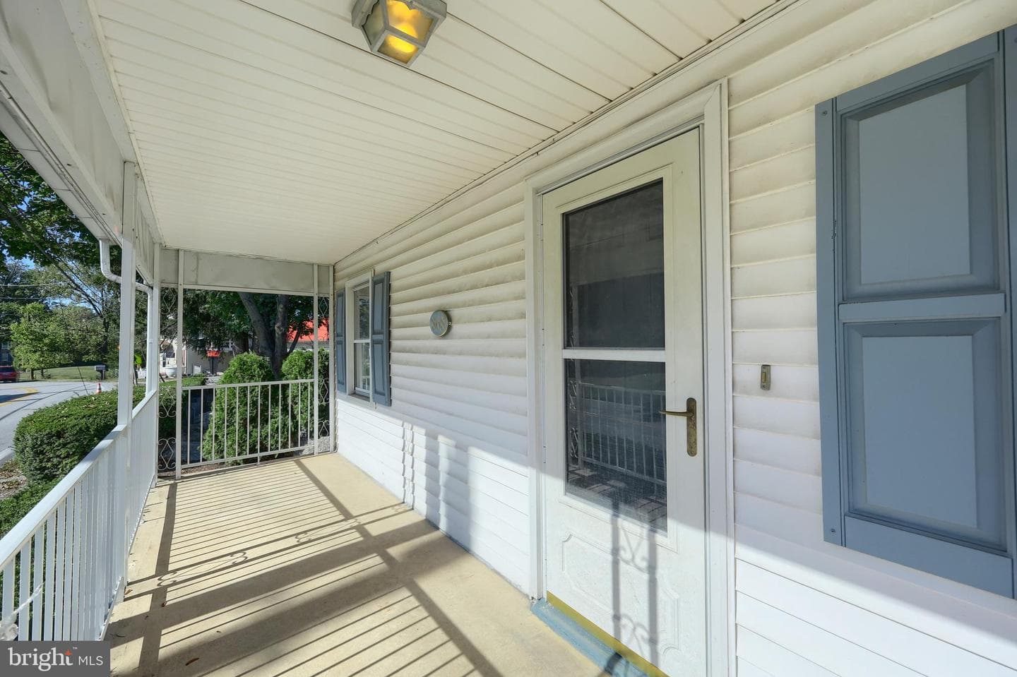 868 Greenbriar Road photo 4