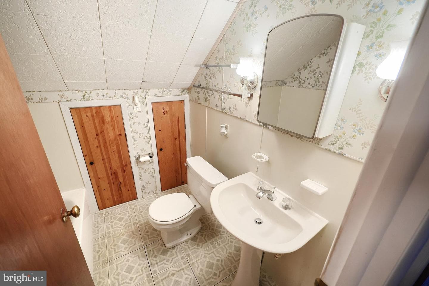 868 Greenbriar Road photo 43