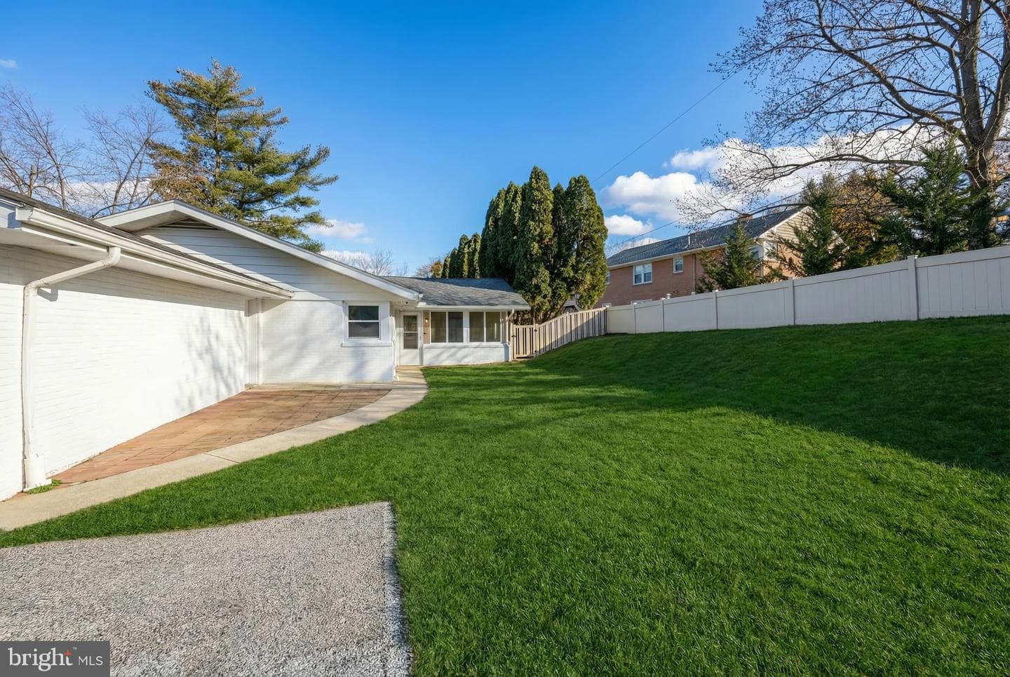 1615 Crestlyn Road photo 10