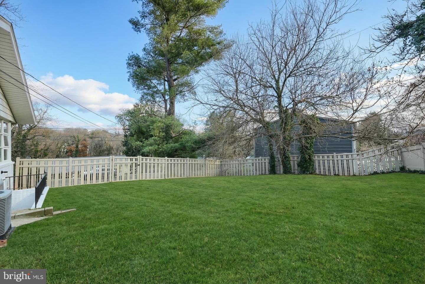 1615 Crestlyn Road photo 35