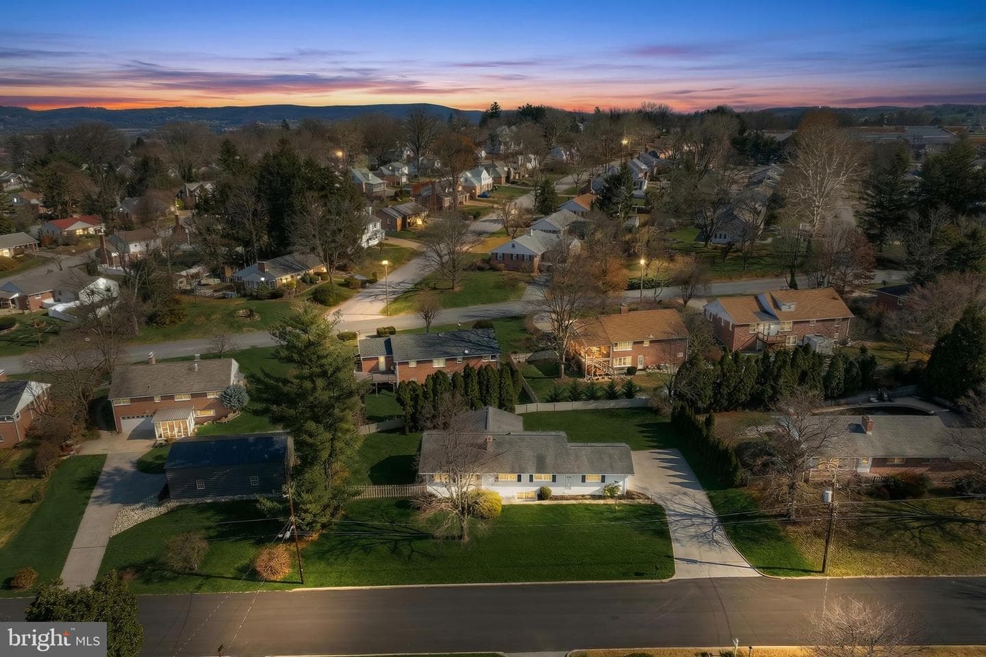 1615 Crestlyn Road photo 4