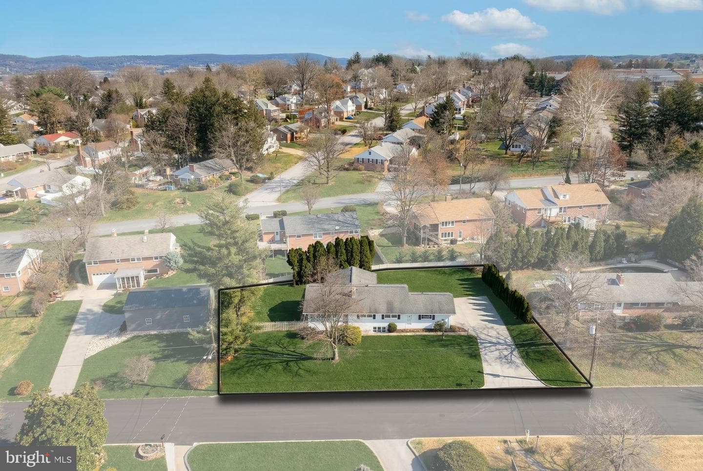 1615 Crestlyn Road photo 6