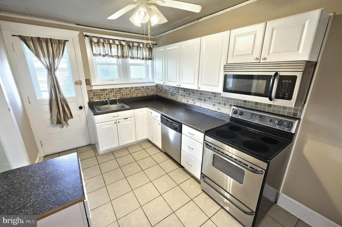 539 W Jackson Street photo 11