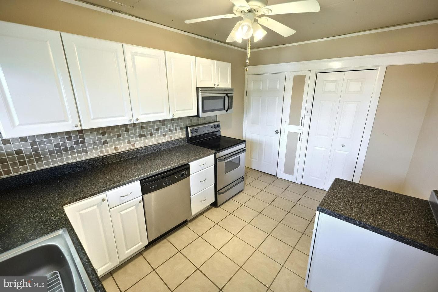 539 W Jackson Street photo 12