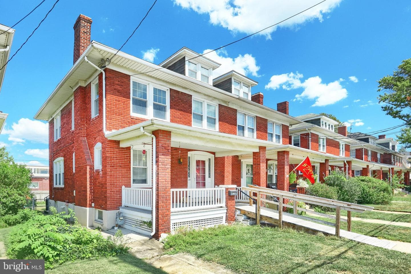 539 W Jackson Street photo 2
