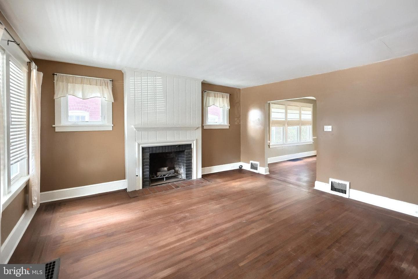 539 W Jackson Street photo 6