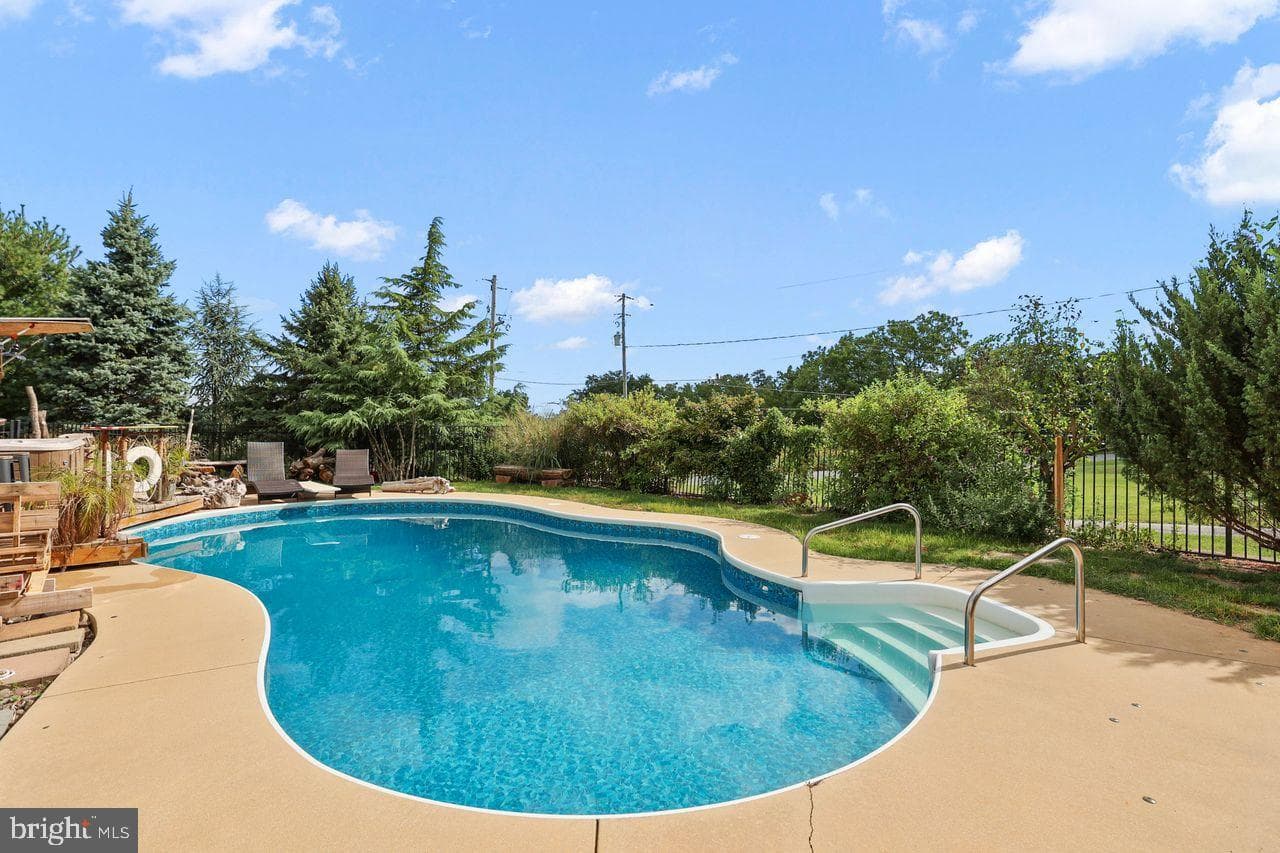 125 Verna Drive photo 2