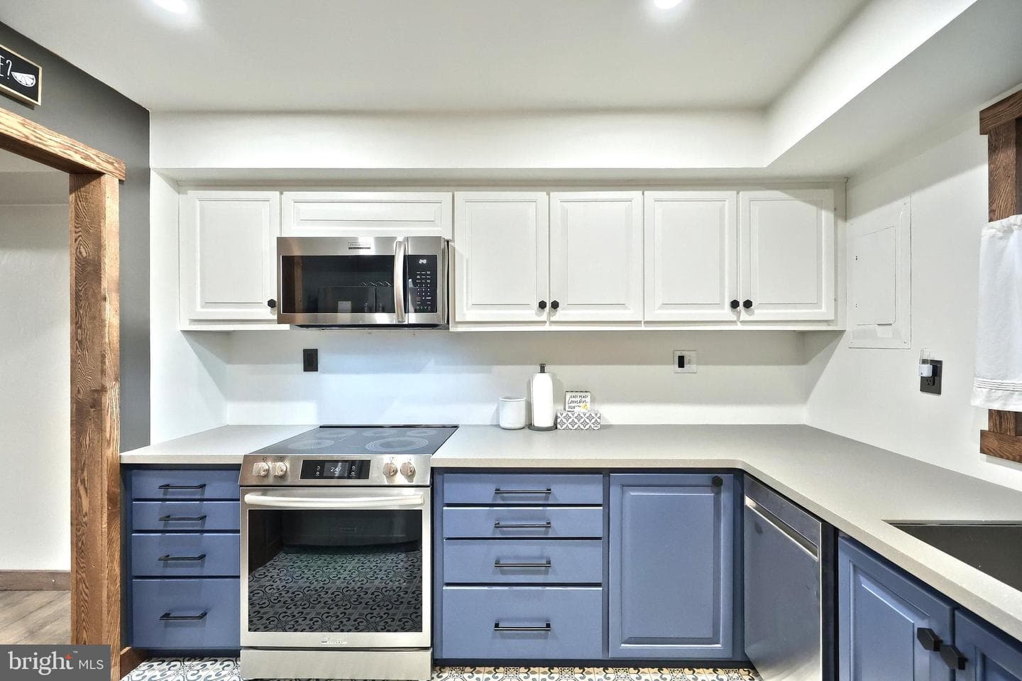 1618 Devers Road photo 2