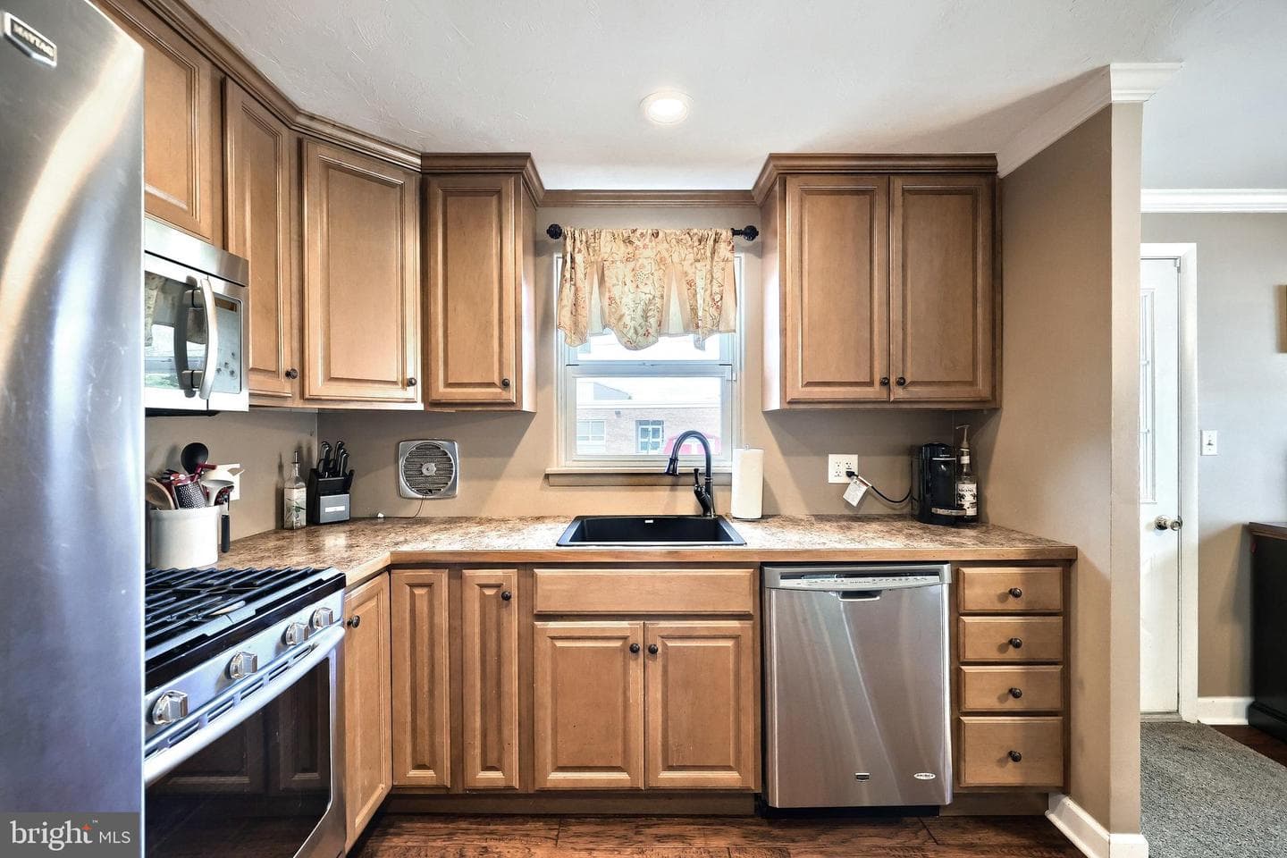 2437 Schoolhouse Lane photo 11