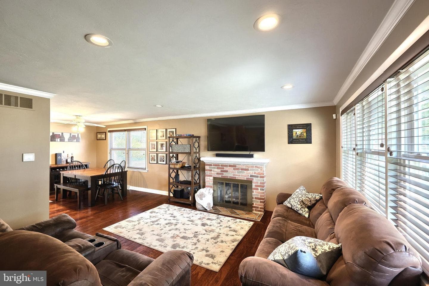 2437 Schoolhouse Lane photo 4
