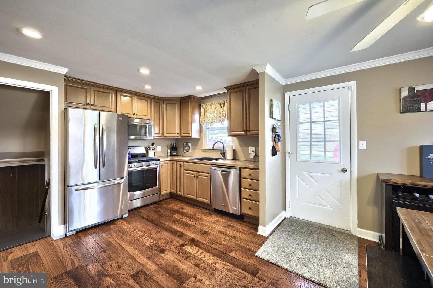 2437 Schoolhouse Lane photo 9