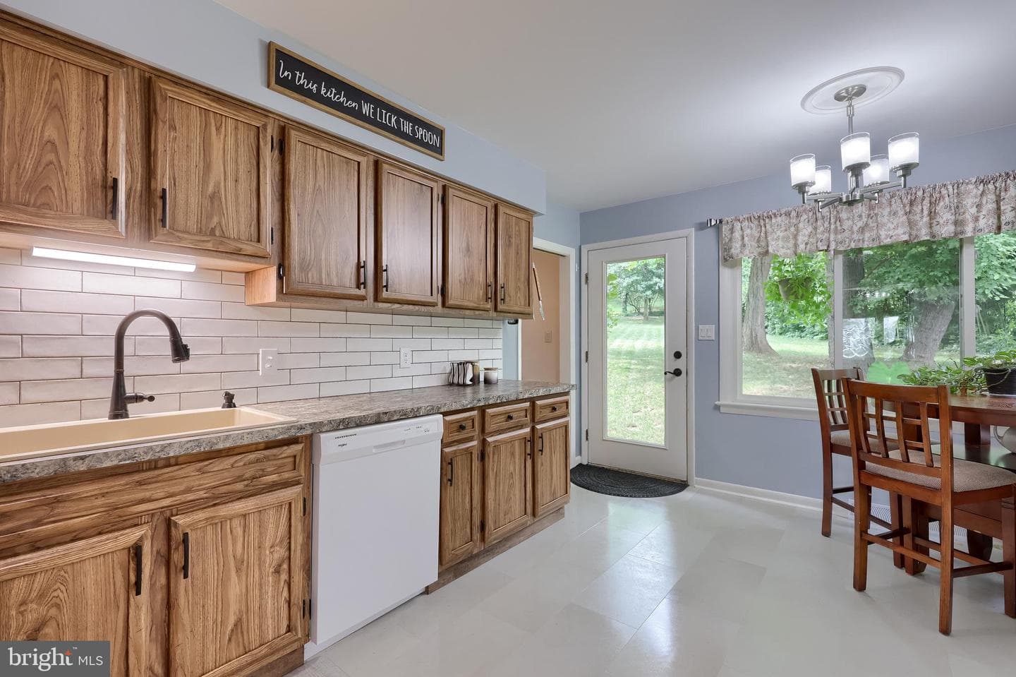 109 Lyle Circle photo 11