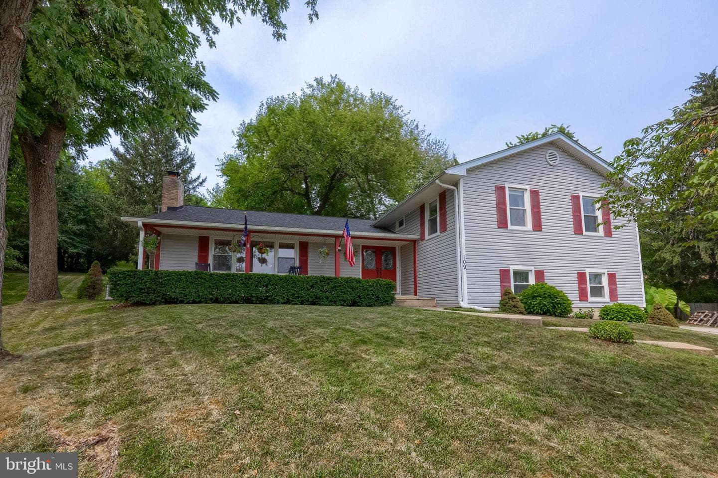 109 Lyle Circle photo 2