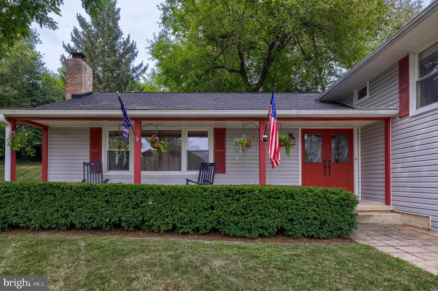 109 Lyle Circle photo 3