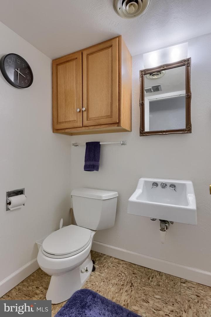 109 Lyle Circle photo 40