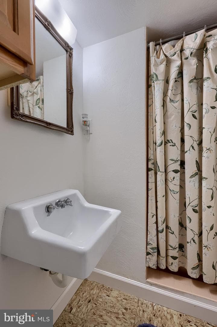 109 Lyle Circle photo 41