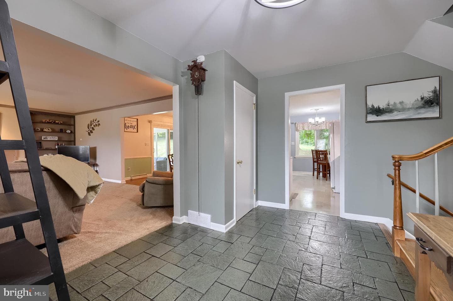 109 Lyle Circle photo 6