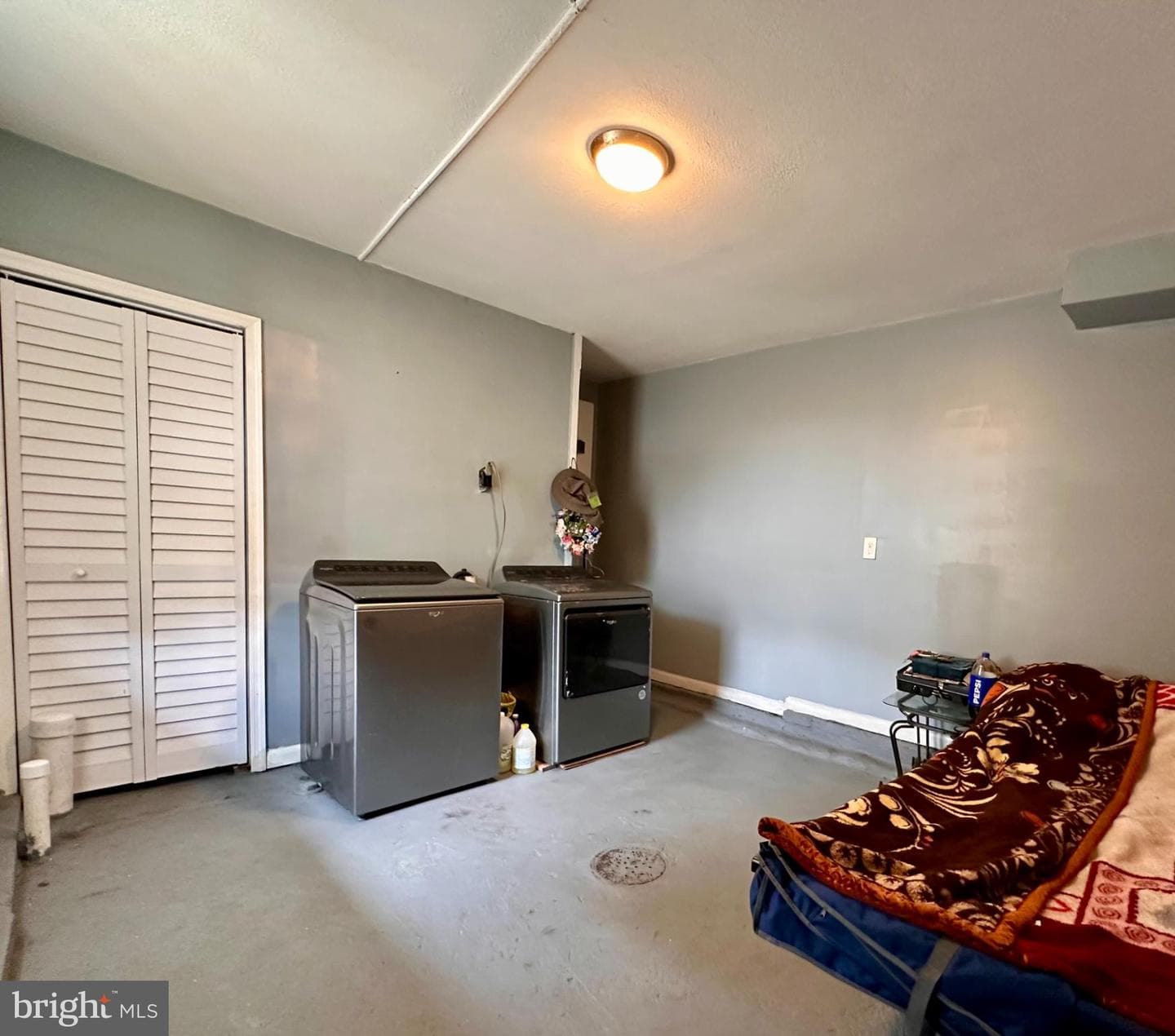 32 N York Street photo 10
