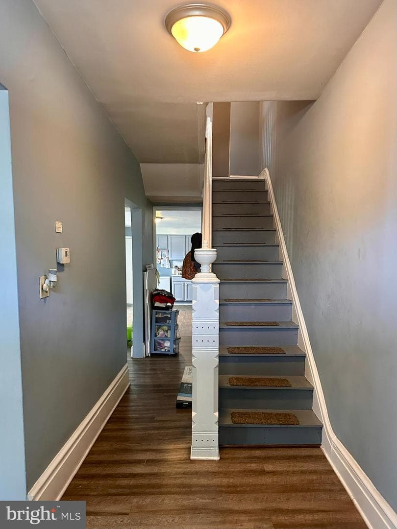 32 N York Street photo 11