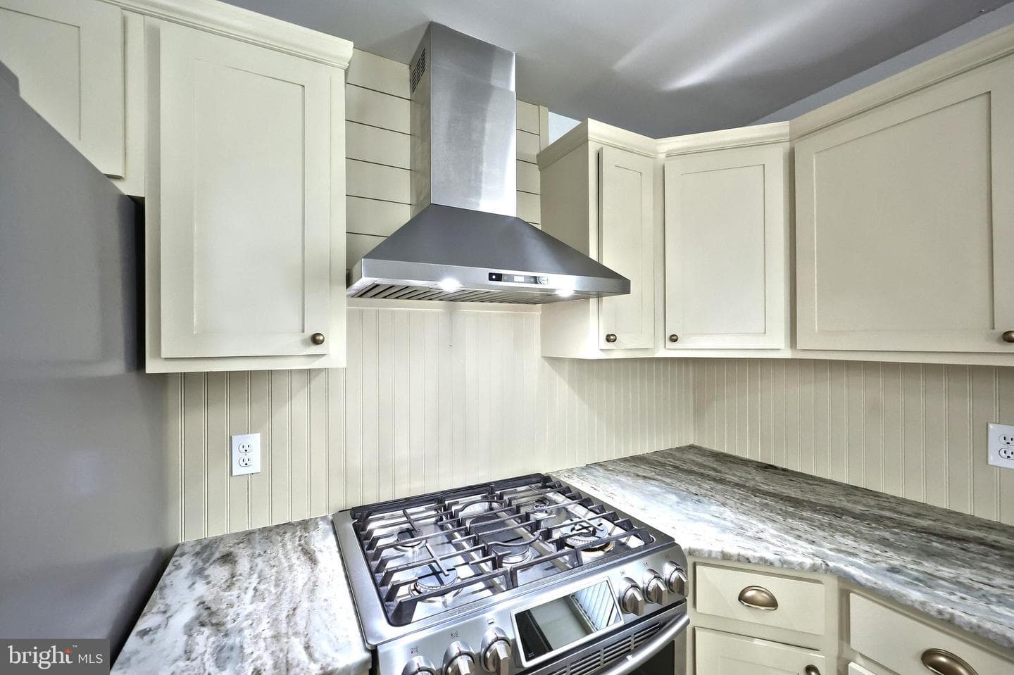215 N Stephen Place photo 10