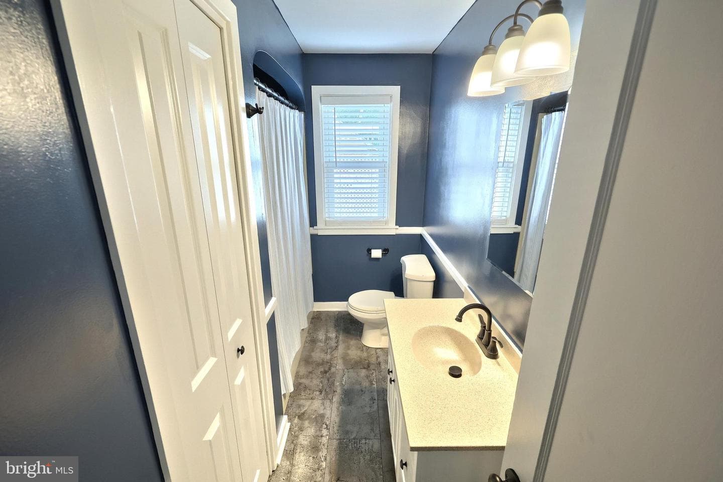 215 N Stephen Place photo 13