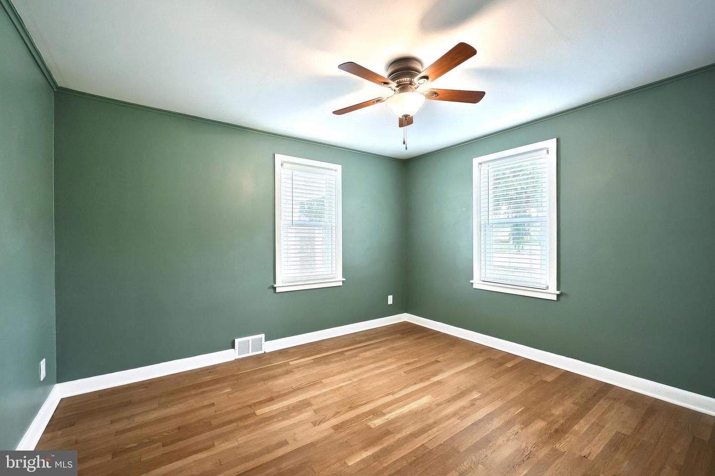 215 N Stephen Place photo 15